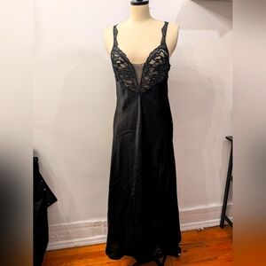 VS Gold Label Sz L Vintage Black Satin Slip